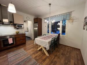 Forest Villa, sauna and jacuzzi on the edge of the city center