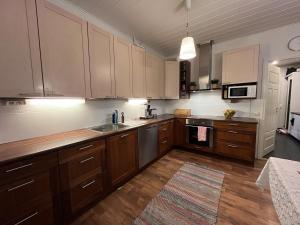 Forest Villa, sauna and jacuzzi on the edge of the city center