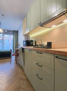 Lily Apart - Rooftop Terrace Apartments by the Shipyard