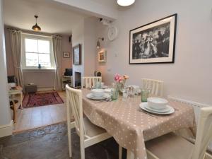 3 Bed in Bridport oc-dc160