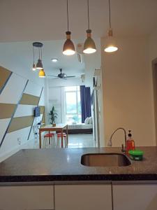 Sutera Avenue near Gleaneagle KK King Bed