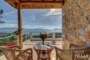 Villa Karima with Sea View