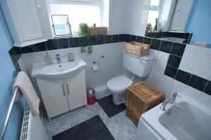 Free Parking 3-Bedroom House Near York Town
