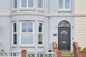 Host and Stay - The Seaview Lookout