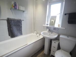 Two bd house with private parking