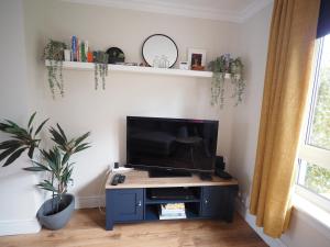 Two bd house with private parking