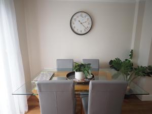 Two bd house with private parking