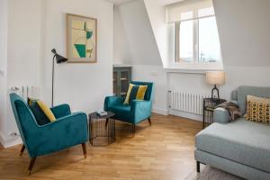 Miramar Attic by FeelFreeRentals