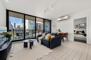 Live Luxe Marvel Stadium 2BR APT with Rooftop Pool