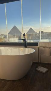 Pyramid Duo Tub Suite 2BD & Rooftop Acc