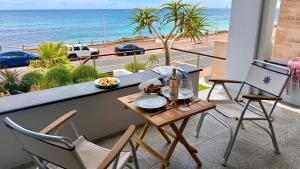 Seriously Amazing Beachside Location, Luxe 4x2 opposite Mettams Pool