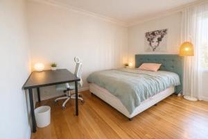 Mint Whispers - Quiet Cozy Room next to train station - with projector and Luxury mattress