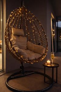 Mint Whispers - Quiet Cozy Room next to train station - with projector and Luxury mattress