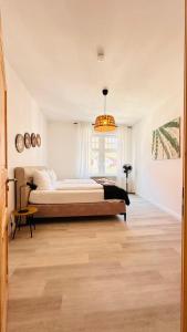 AMAO Brown - City Center - 85 m2 - King-Size Bed - Private Parking - Storchenturm - bis 10 Pers 2Whg