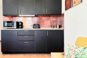 Ocean view double bed sunny apartment