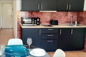 Ocean view double bed sunny apartment