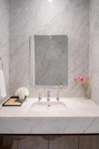 Sunset Westlake Luxury Apartment