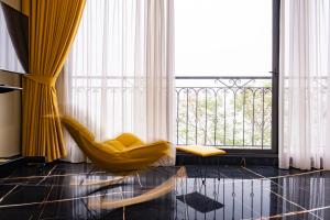 Sunset Westlake Luxury Apartment