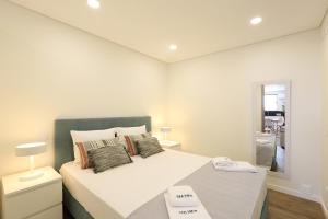 T0- Sea View by Nazpina