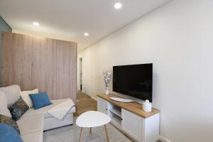 T0- Sea View by Nazpina