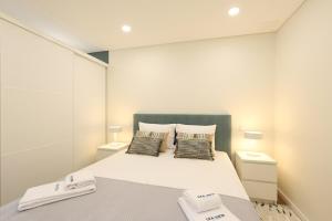 T0- Sea View by Nazpina