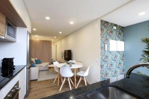 T0- Sea View by Nazpina