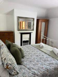 Station House-Hinton Admiral