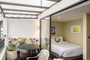 Sunset Westlake Luxury Apartment