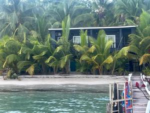 Beach House Carenero