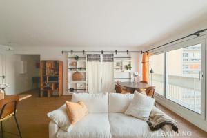 Spacious two-bedroom apartment in the 13th with balcony