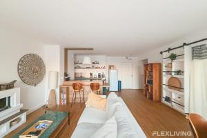 Spacious two-bedroom apartment in the 13th with balcony