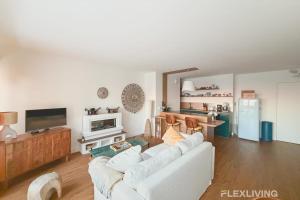 Spacious two-bedroom apartment in the 13th with balcony