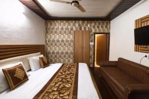 Hotel Mahamaya Palace Near Naini Lake