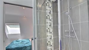 Large house with sea view, up to 10 people