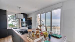 Large house with sea view, up to 10 people