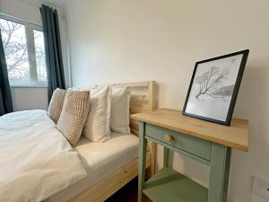 Spacious bright cozy 2BDR fast Wi-Fi next to Park