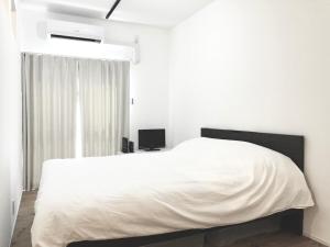 Direct access to Kansai Airport, 3-minute walk to Nishi-Kujo Station, USJ 2 stations, Umeda, Shinsaibashi, Namba, Kyocera, good access, whole building rental