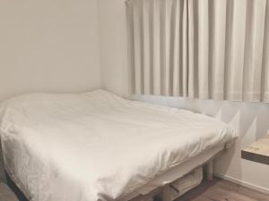 Direct access to Kansai Airport, 3-minute walk to Nishi-Kujo Station, USJ 2 stations, Umeda, Shinsaibashi, Namba, Kyocera, good access, whole building rental