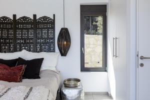 Villa EsHi w Private Pool & Scenic Sea View