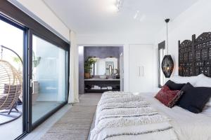 Villa EsHi w Private Pool & Scenic Sea View