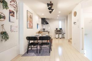 Shinjuku Area Top-Tier Luxury, 4 min Walk to Station, Stay in a Traditional Japanese Beauty Ukiyo-e Art Villa, Shinjuku 13 min, Sleeps 8, Entire New 3BR House, 60sqm, Free Parking, Roppongi and Tsukiji direct access