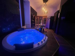 SUITE KASSIOPEE, romantisme, balnéo, sauna
