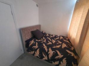 1BR Flat Near Central London Fast WiFi