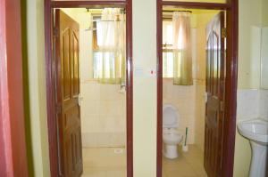 Roma Stays - Magnificent 3bedroom at Sunset Paradise in Shanzu with Pool