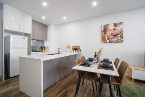 Resort-Style 2BR Escape Pool, Gym, Sauna, Parking