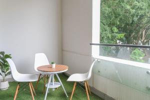 Resort-Style 2BR Escape Pool, Gym, Sauna, Parking