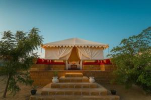 Desert Island Luxury camp A Family Resort