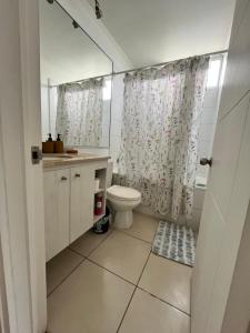 Cerca de la playa y restaurantes