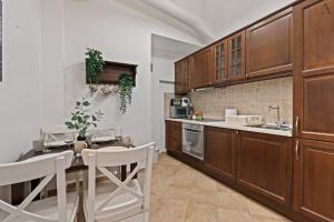 Old Town Nightlife ApartmentNoise Is Expected