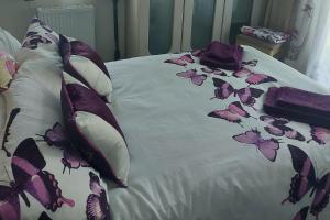 Lodge - Sleeps 6 with Pool Access